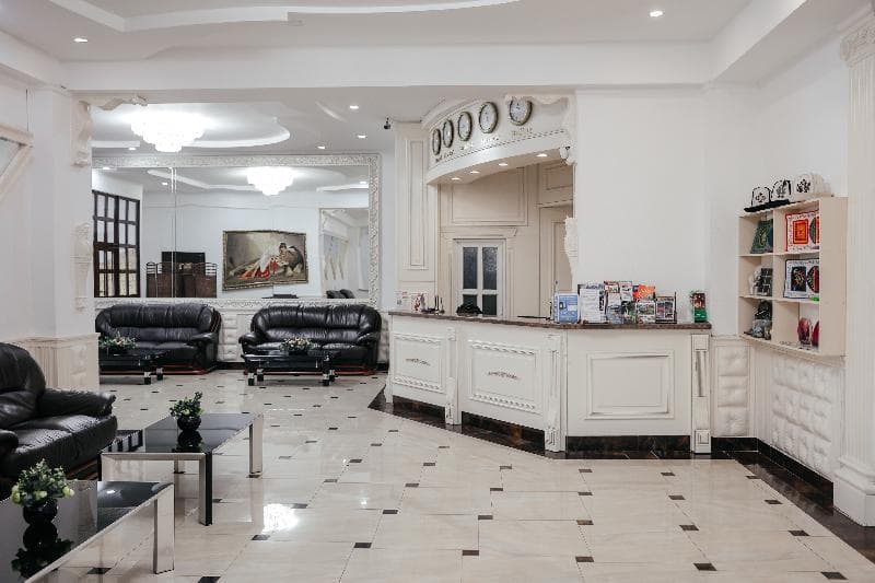 Grand Hotel image 2