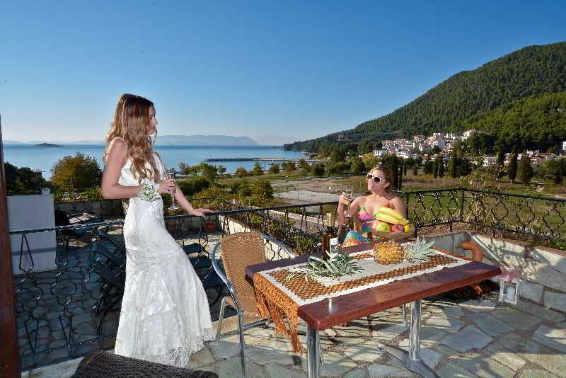 Hovolo Hotel Apartments image 1