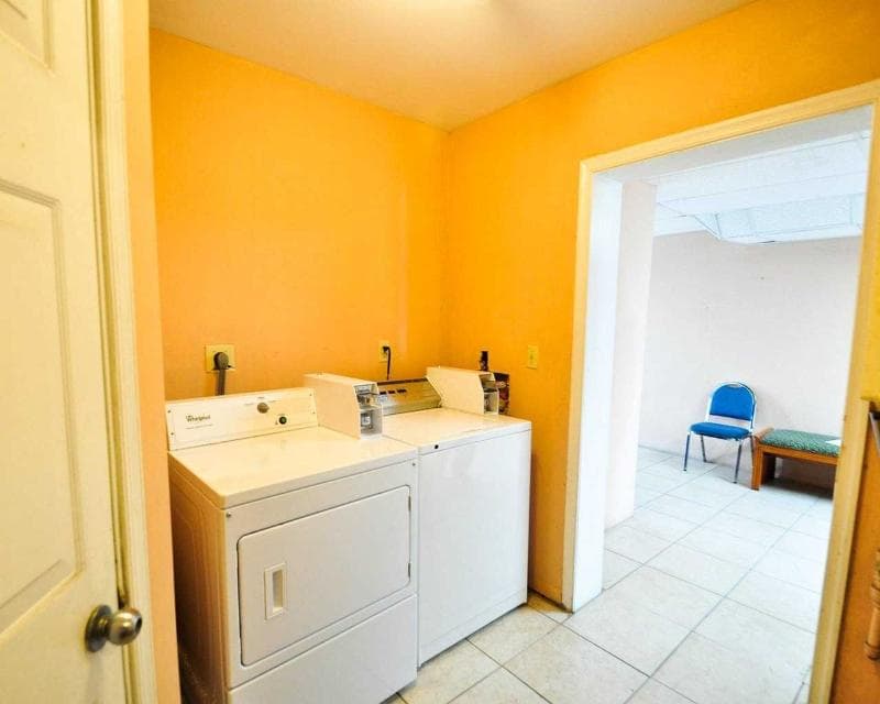Econo Lodge image 2