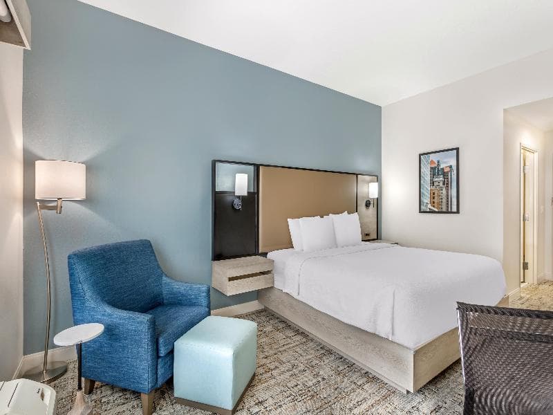 Best Western Plus Airport Inn & Suites image 1