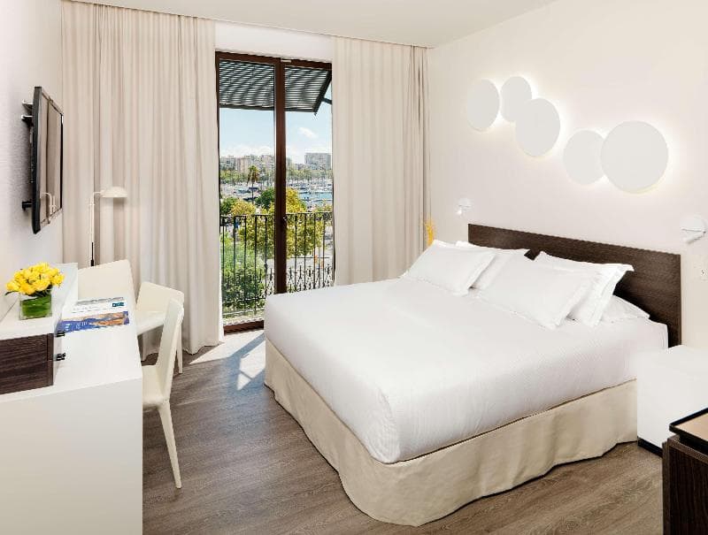 H10 Port Vell image 1