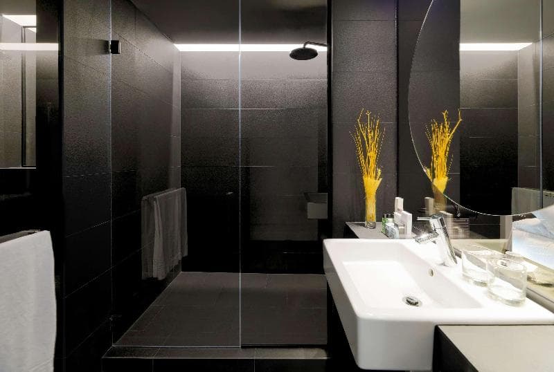 H10 Port Vell image 2