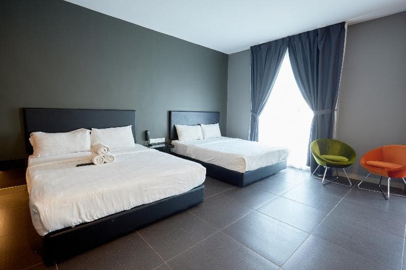B & S Hotel image 1