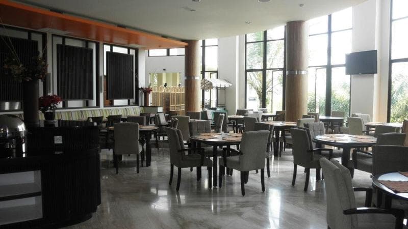The Oxalis Regency Hotel image 1