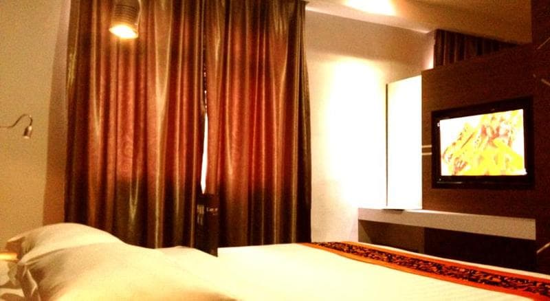 89 Hotel image 2