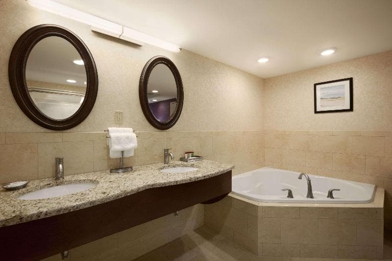 Stay at Bangor Grande Hotel