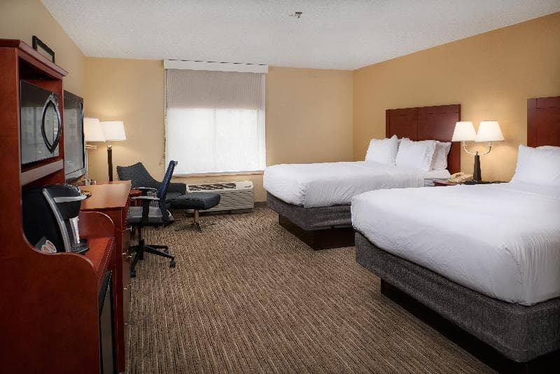 Holiday Inn Express & Suites Anniston/Oxford image 1