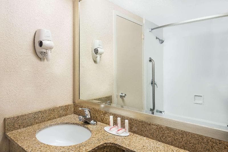 Stay at Howard Johnson by Wyndham Bangor