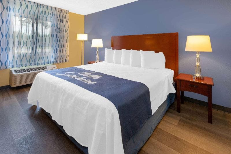 Stay at Days Inn By Wyndham Milan Sandusky South