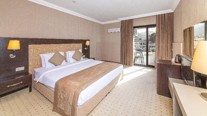 Faros Premium Beach Hotel image 2
