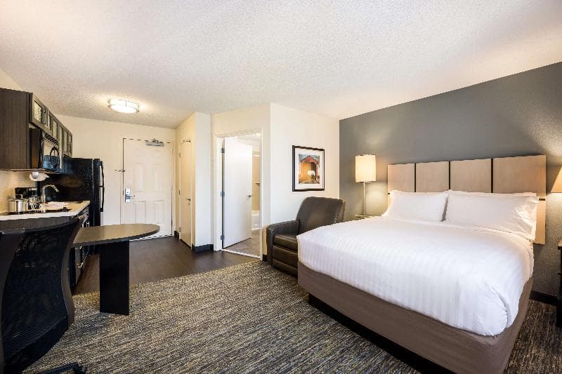 Sonesta Simply Suites Detroit Troy image 2