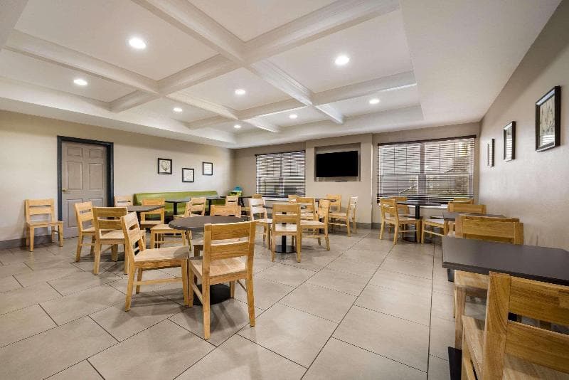 Country Inn & Suites Freeport image 2