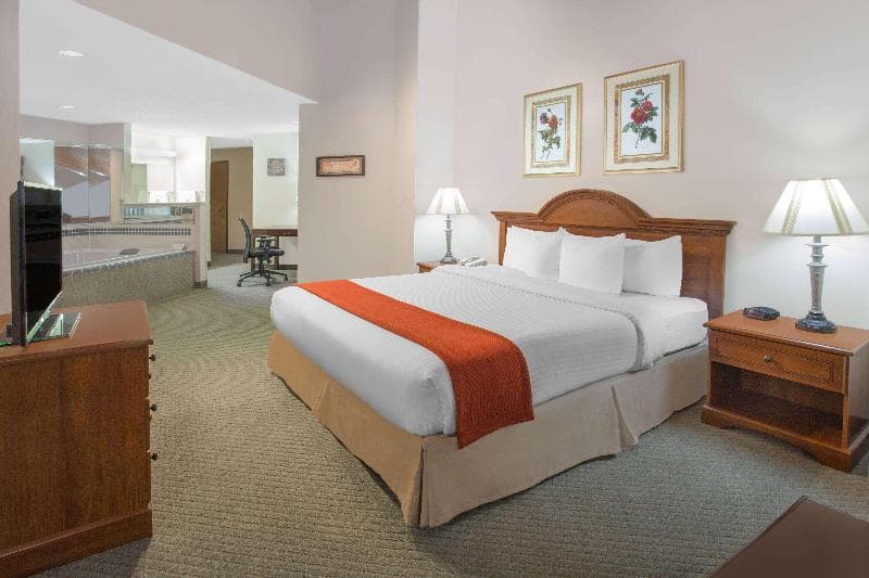 Baymont by Wyndham Freeport image 2