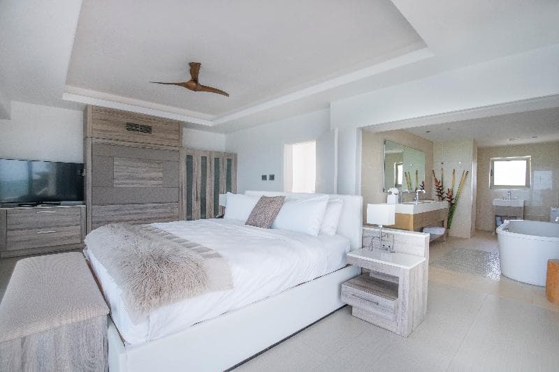 Hodges Bay Hotel & Spa image 1