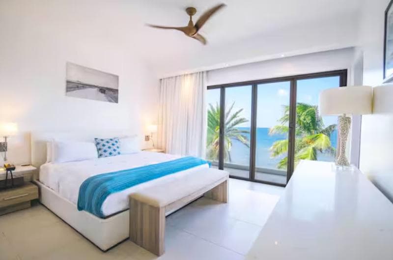 Hodges Bay Hotel & Spa image 1