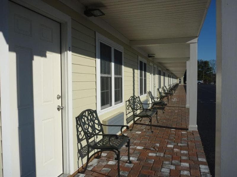 Yankee Clipper Motel - Main View