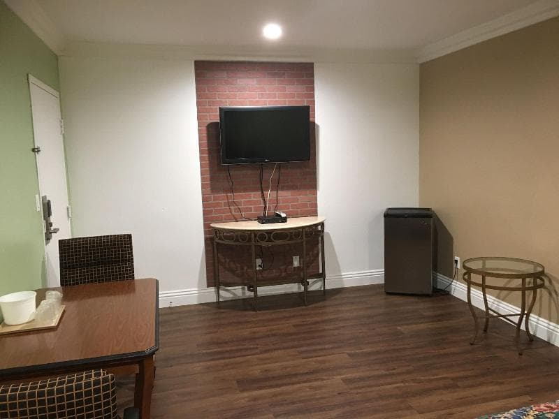 American Inn & Suites LAX Airport image 2