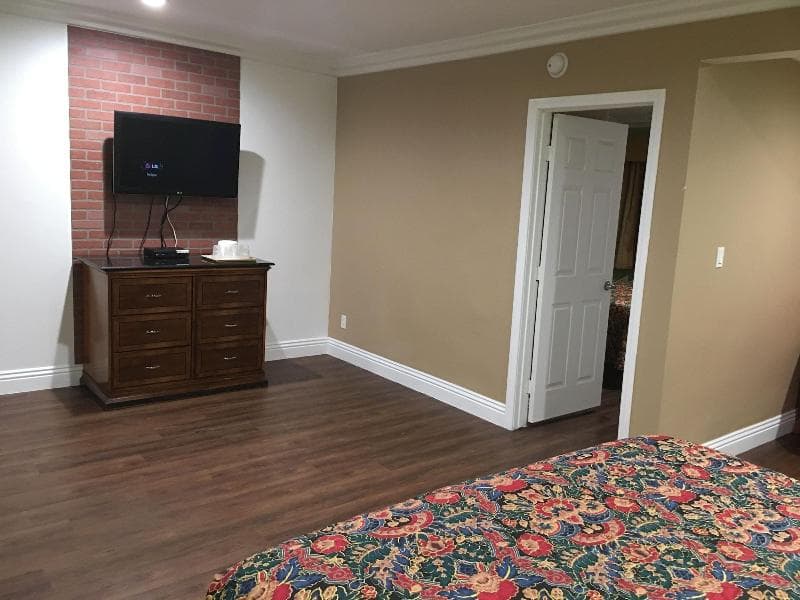 American Inn & Suites LAX Airport image 2