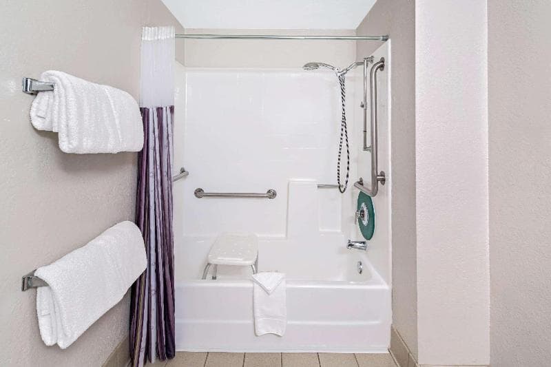 La Quinta Inn & Suites Buena Park image 2