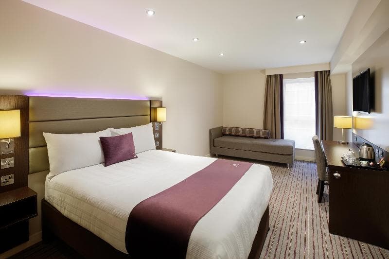 Premier Inn Wirral (Heswall) image 1