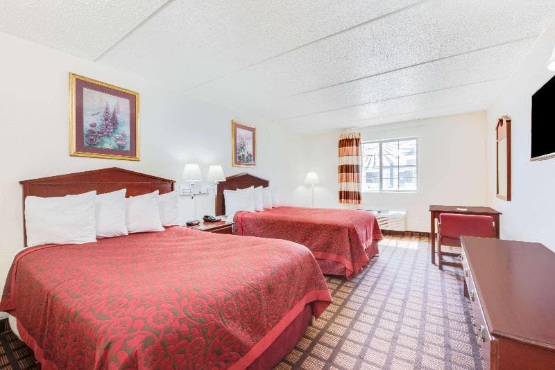 Days Inn & Suites by Wyndham Laredo image 2