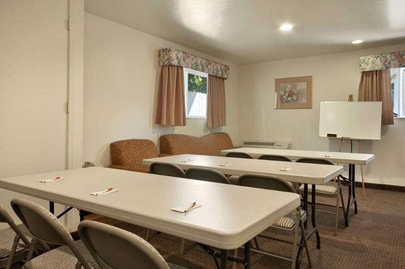 Olive Tree Inn & Suites image 1