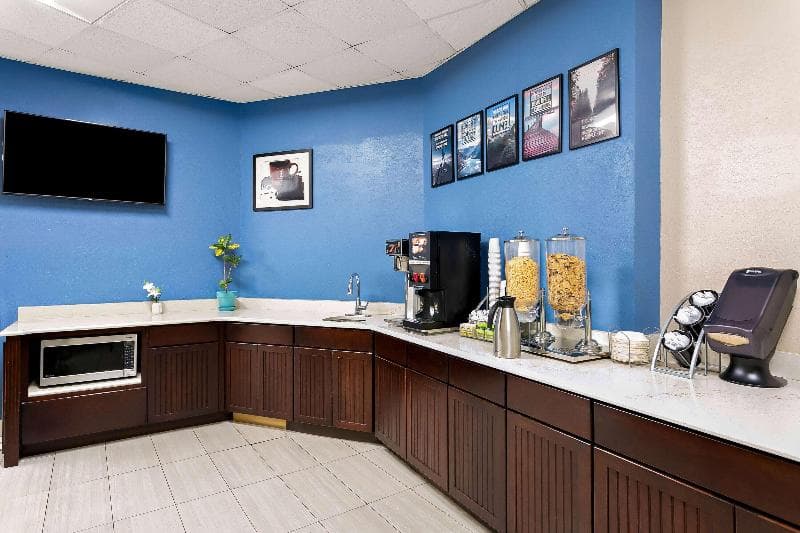 Travelodge By Wyndham Aberdeen image 2