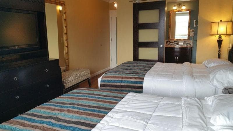 Marina Village Inn image 2