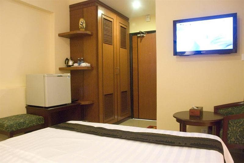 Silver Mounts Hotel image 2