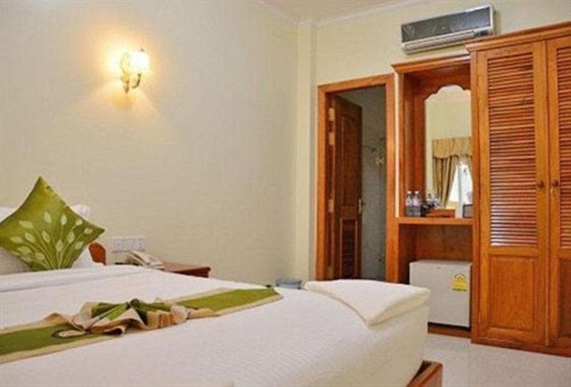 Green Centre Point Inn image 1