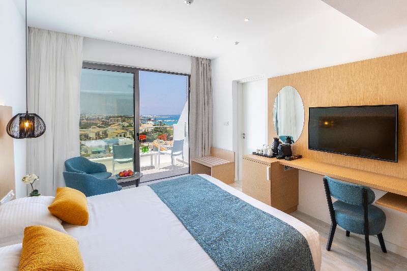 Leonardo Crystal Cove Hotel and Spa by the Sea image 2