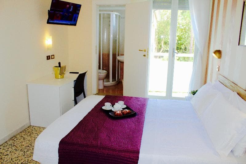 King Hotel image 2