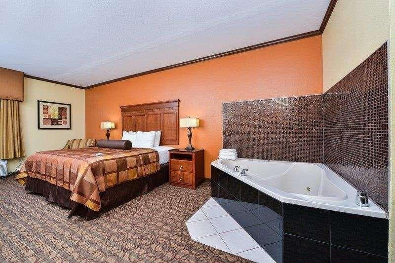 Best Western Plus Midwest Inn & Suites image 2