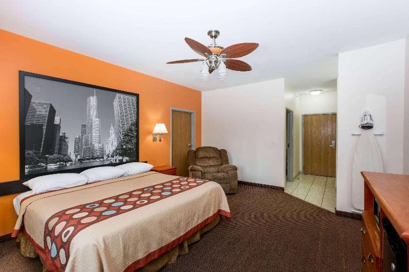 Super 8 By Wyndham Salina image 2