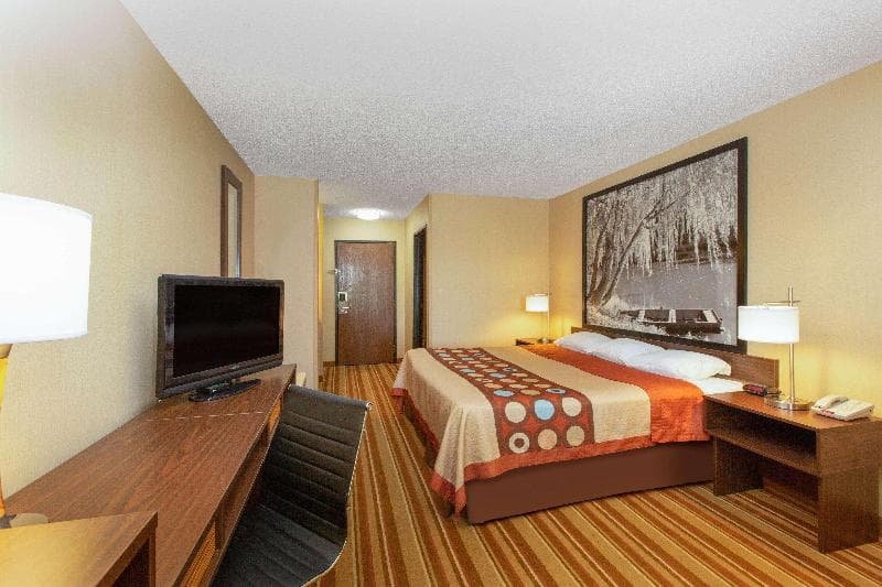 Super 8 by Wyndham Salina I-70 image 1