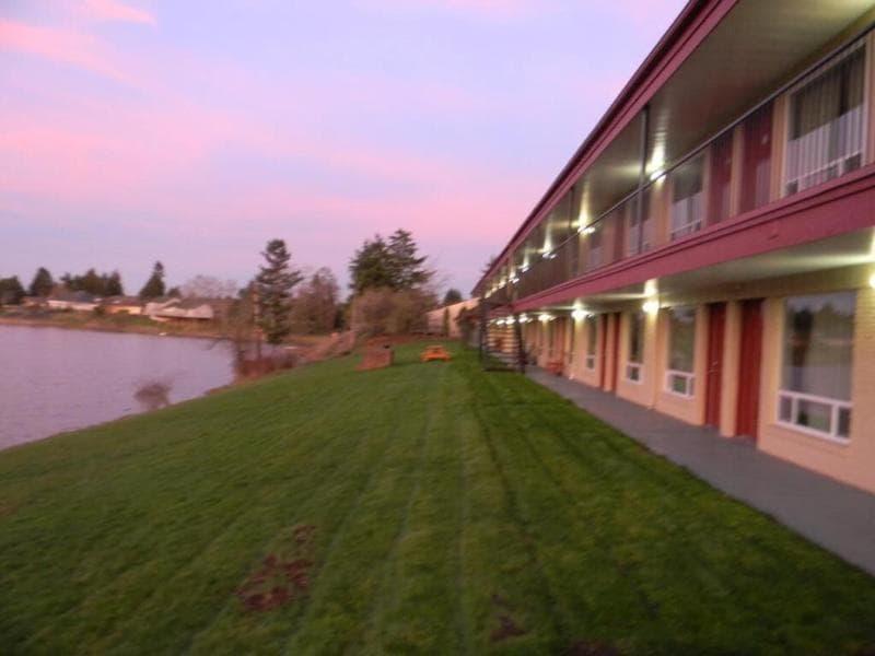 Lakeview Inn Centralia image 2