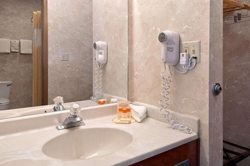 Days Inn By Wyndham Salina I-70 image 2