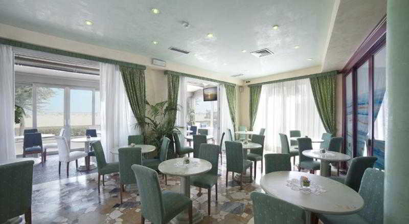 Hotel Karinzia - Main View