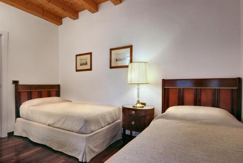 500 Bed & Breakfast - Main View