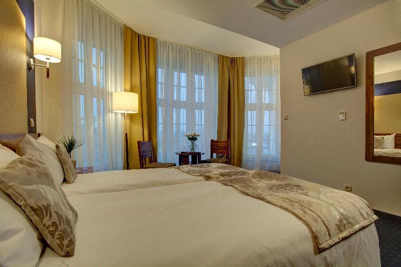 Piast Hotel image 1