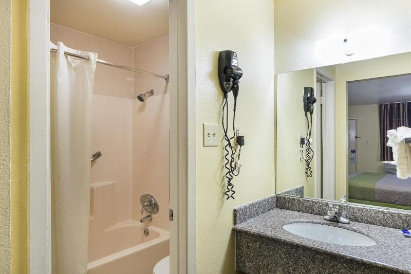Motel 6 Livingston, TX image 2