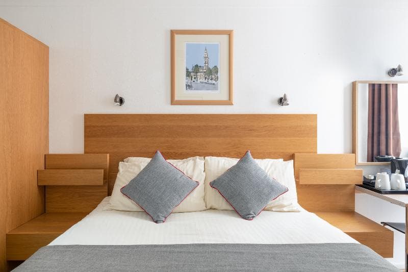 OYO Charing Cross Hotel image 1
