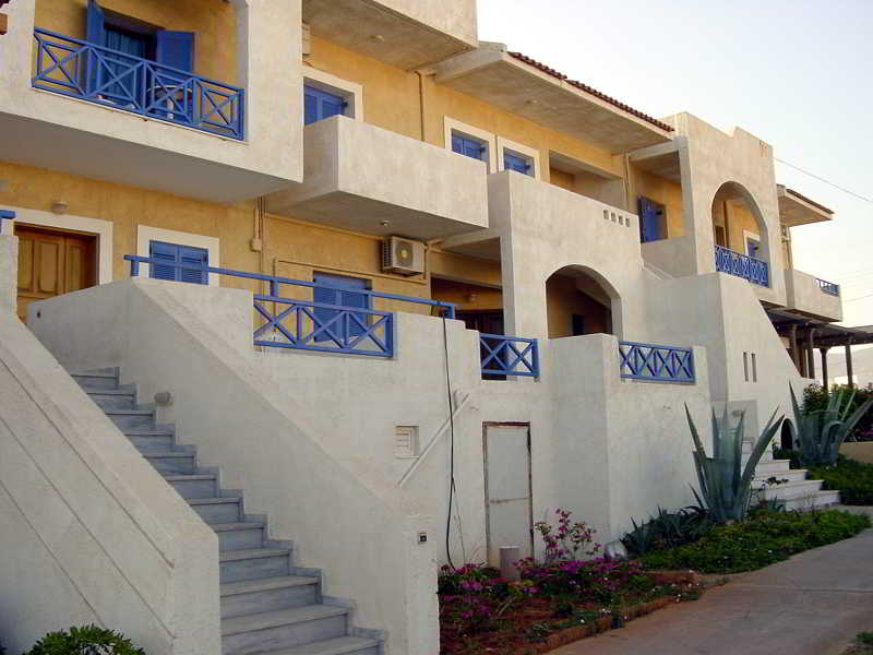 Stay at Mikes Beach Apartments & Studios