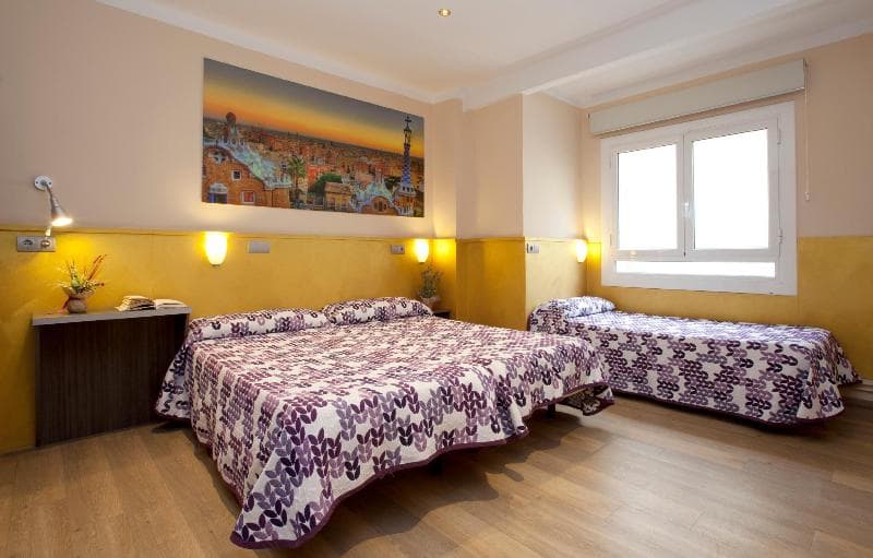 Hostal Barcelona image 2