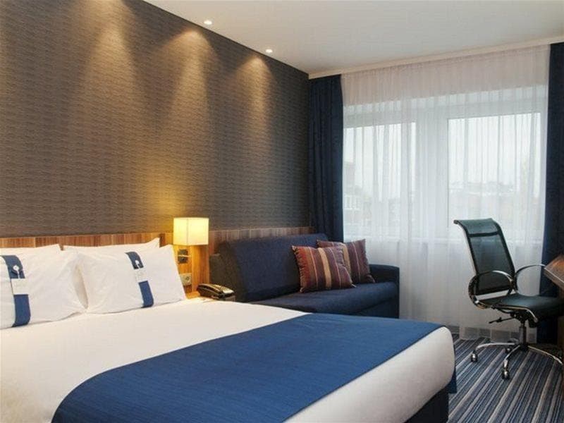 Premier Inn Hamburg City Alster image 1
