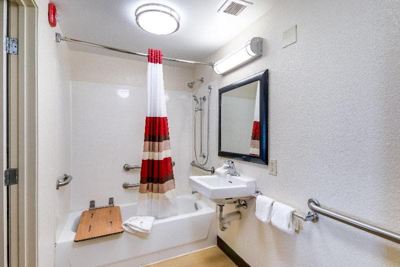Red Roof Inn Laredo image 2