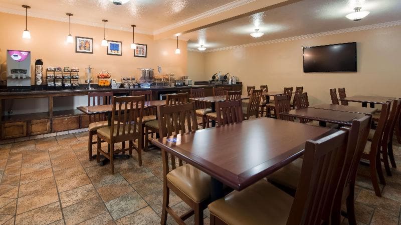 Best Western Salinas Valley Inn & Suites image 1