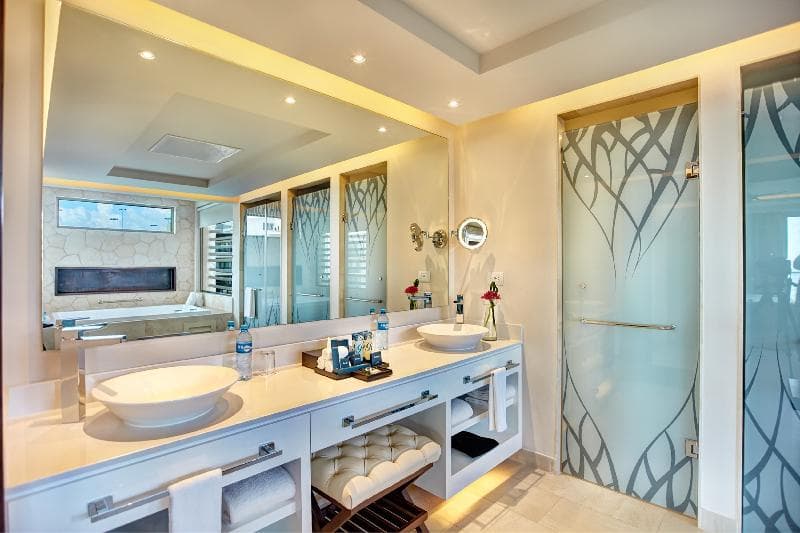 Royalton Hideaway Riviera Cancun - Newly Renovated image 2