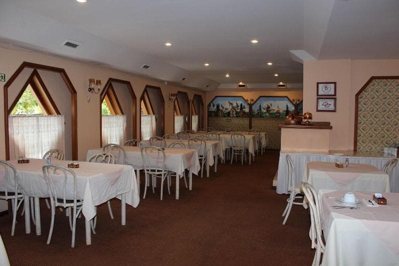 Chateau Hotel image 2