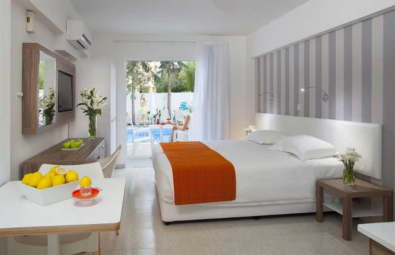 Princessa Vera Hotel Apts image 2